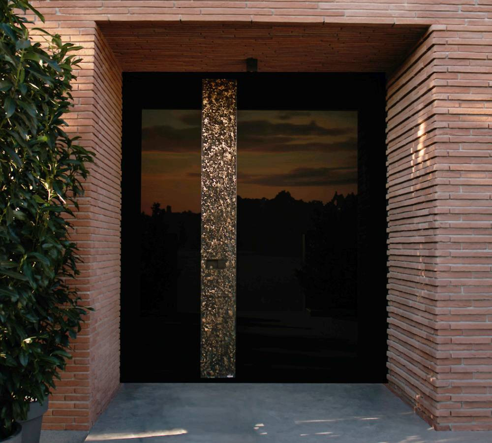 Ekskluzivna vhodna vrata Versus Bronze v omejeni produkciji