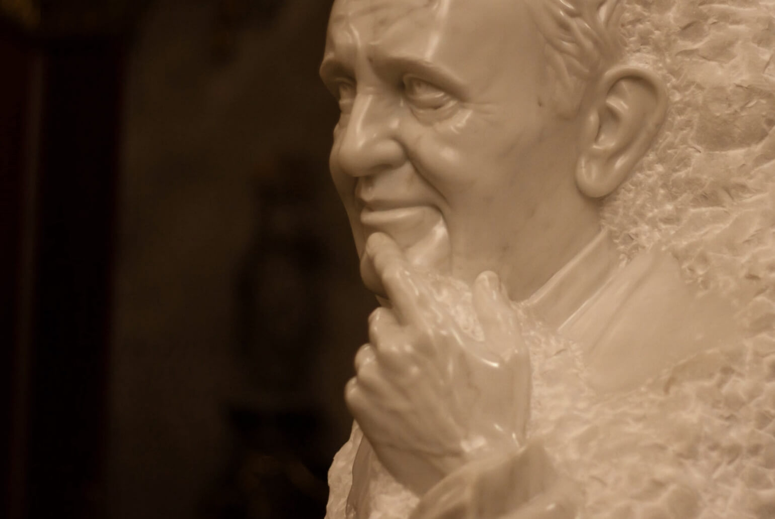 Ekskluzivni kiparski portreti papeža Frančiška